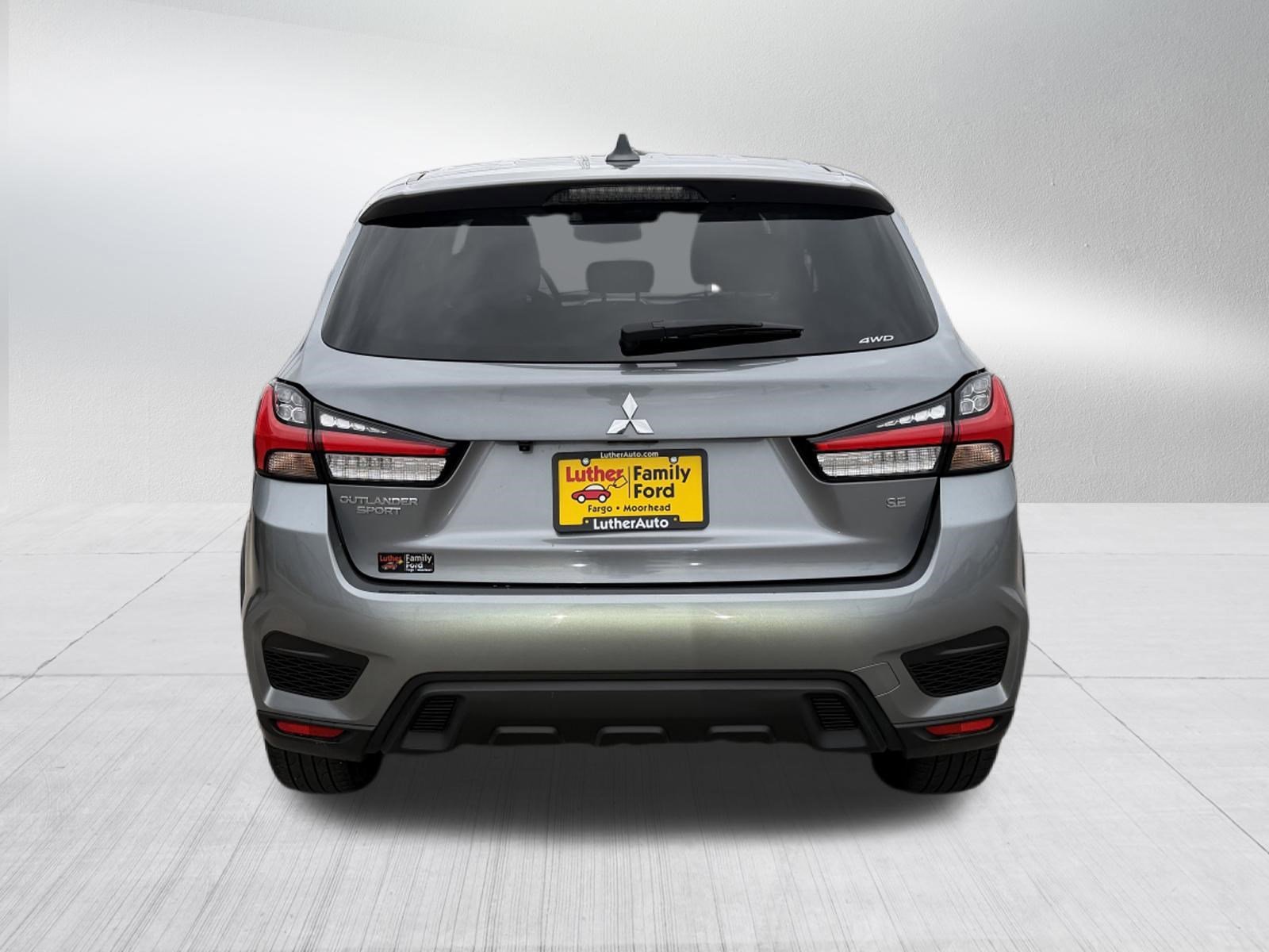 Used 2025 Mercury Gray Metallic Mitsubishi SE image 6
