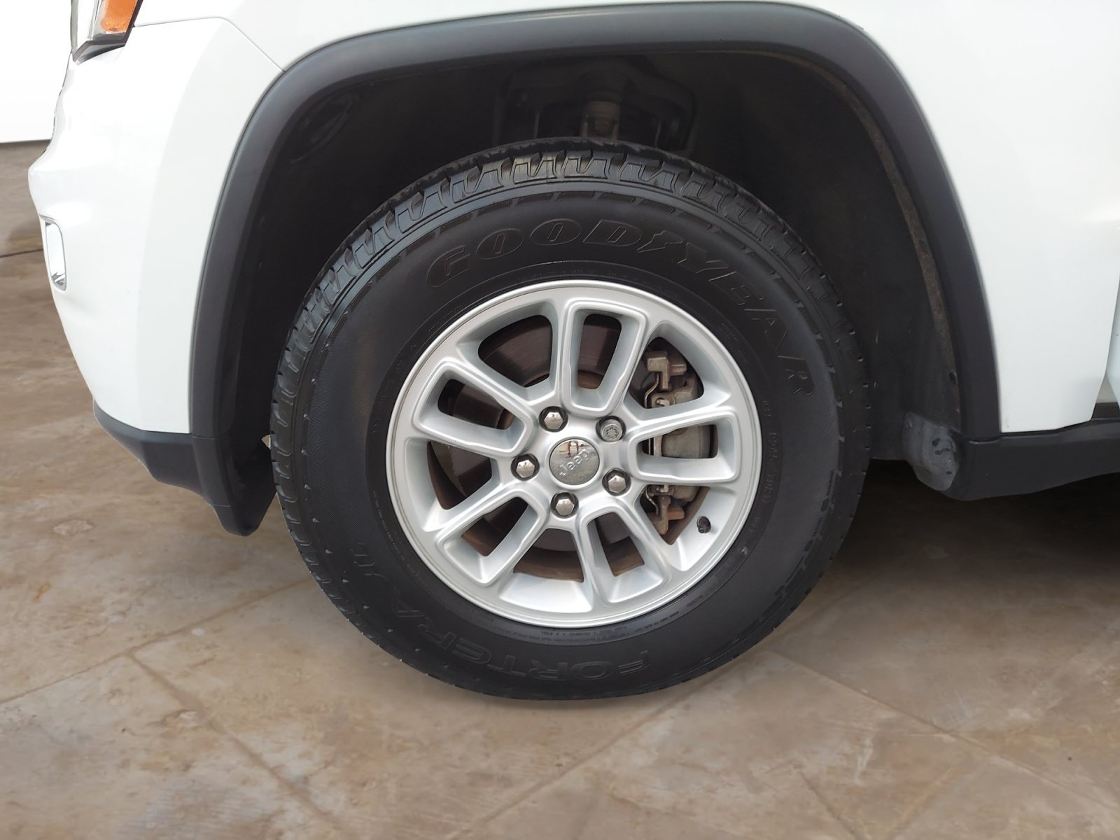 Used 2019 Bright White Clearcoat Jeep Laredo image 28