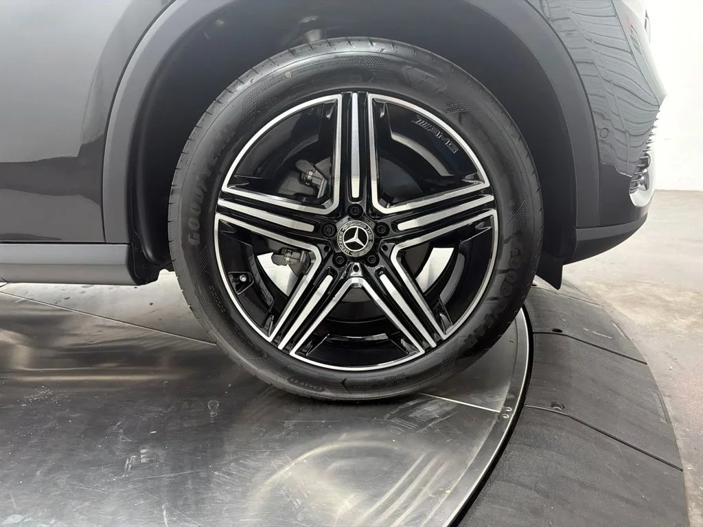 New 2027 Gray Mercedes-Benz GLC 300 image 9