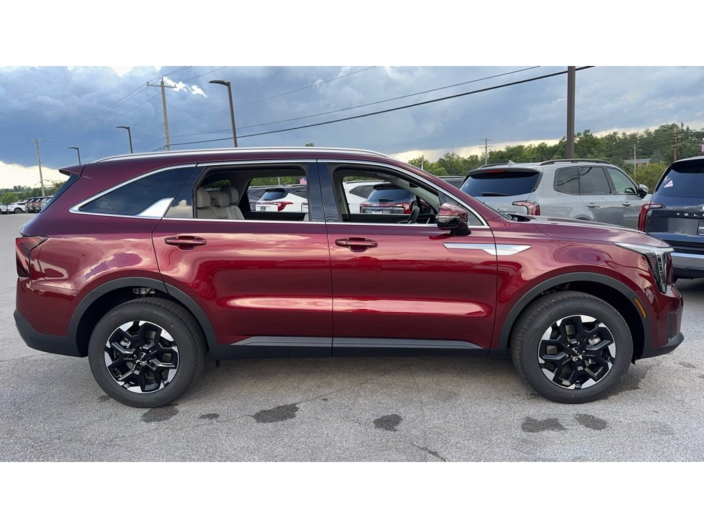 2025 Kia Sorento S photo 3