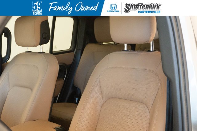 Used 2025  Land Rover S image 8