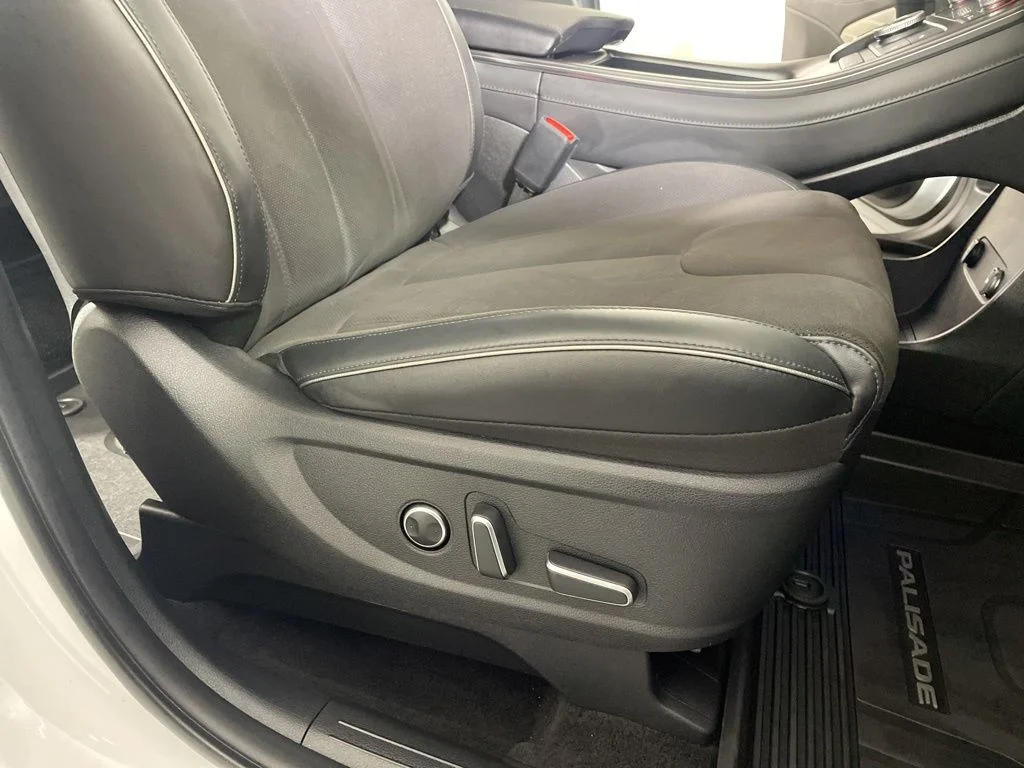 Used 2025 White Hyundai Calligraphy Night Edition image 25