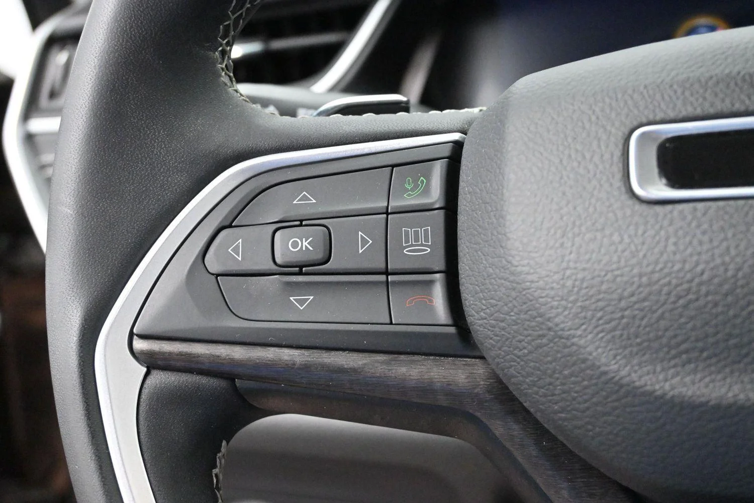 Used 2023 Rocky Mountain Pearlcoat Jeep Limited image 20