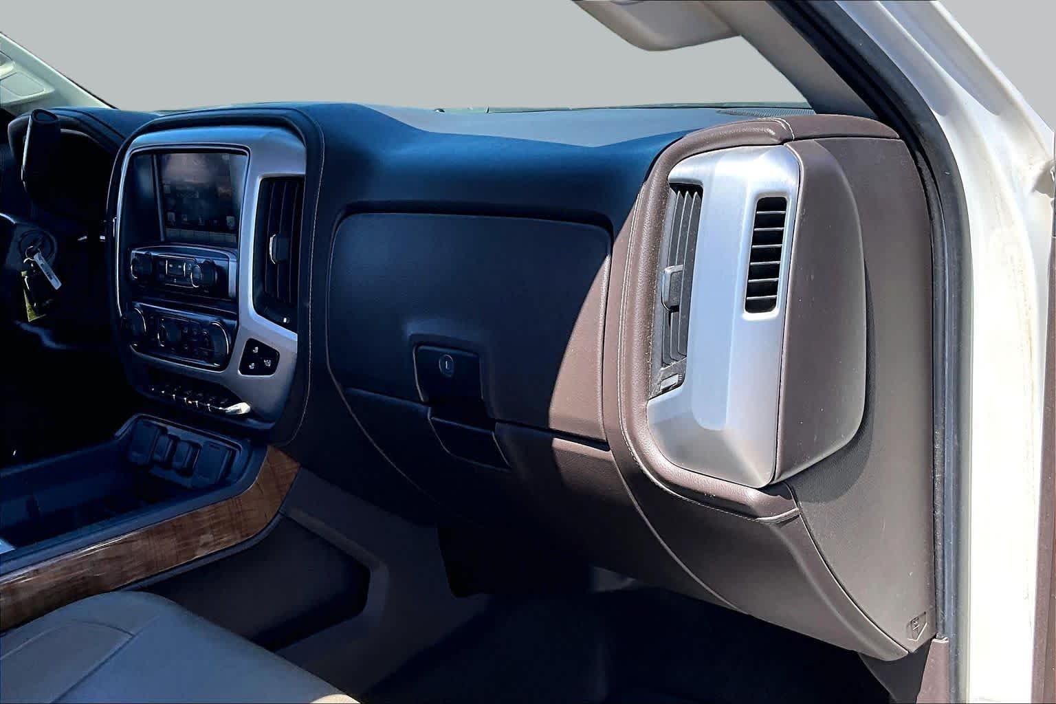 Used 2015 White Diamond Tricoat GMC SLT image 16
