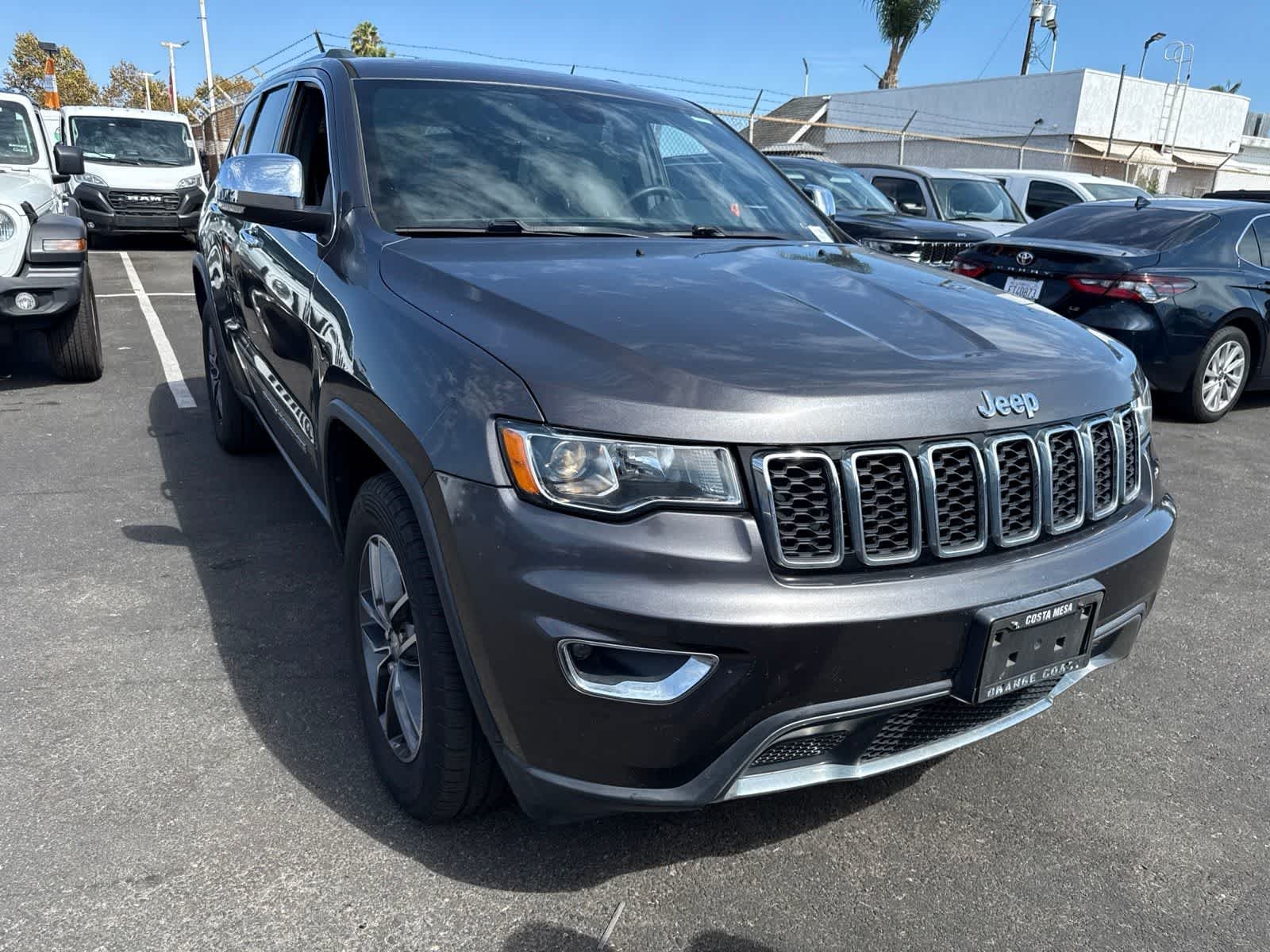 Used 2018 Granite Crystal Metallic Clearcoat Jeep Limited image 5