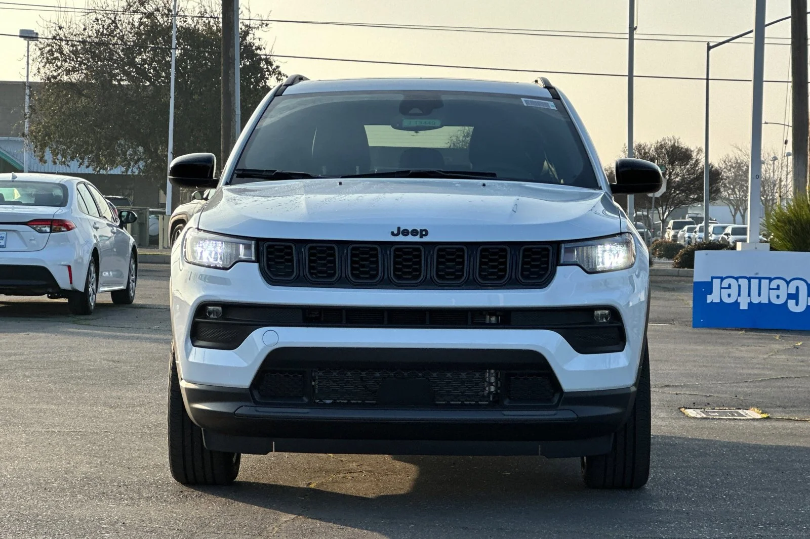 New 2026 Bright White Clear-Coat Exterior Paint Jeep Latitude Altitude image 9