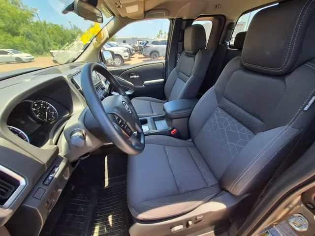 2025 Nissan Frontier SV - Photo 10
