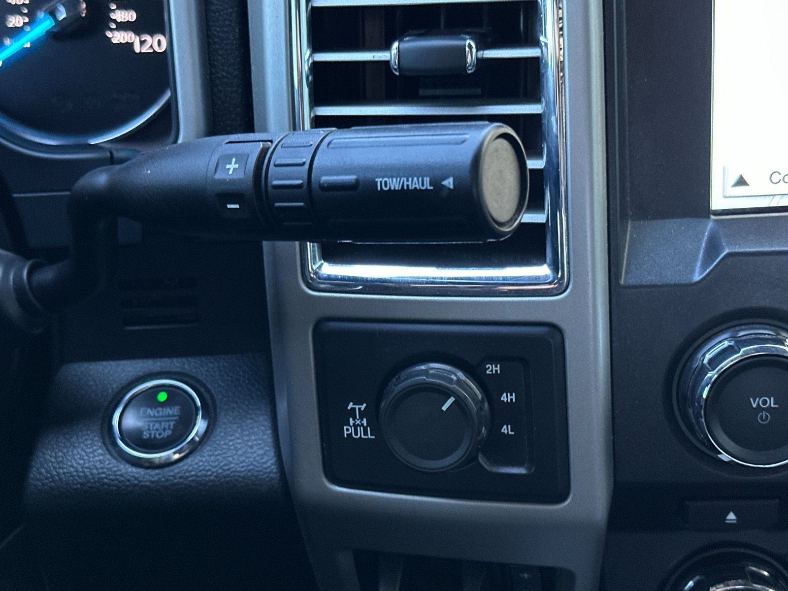 Used 2017 White Gold Metallic Ford Lariat image 20