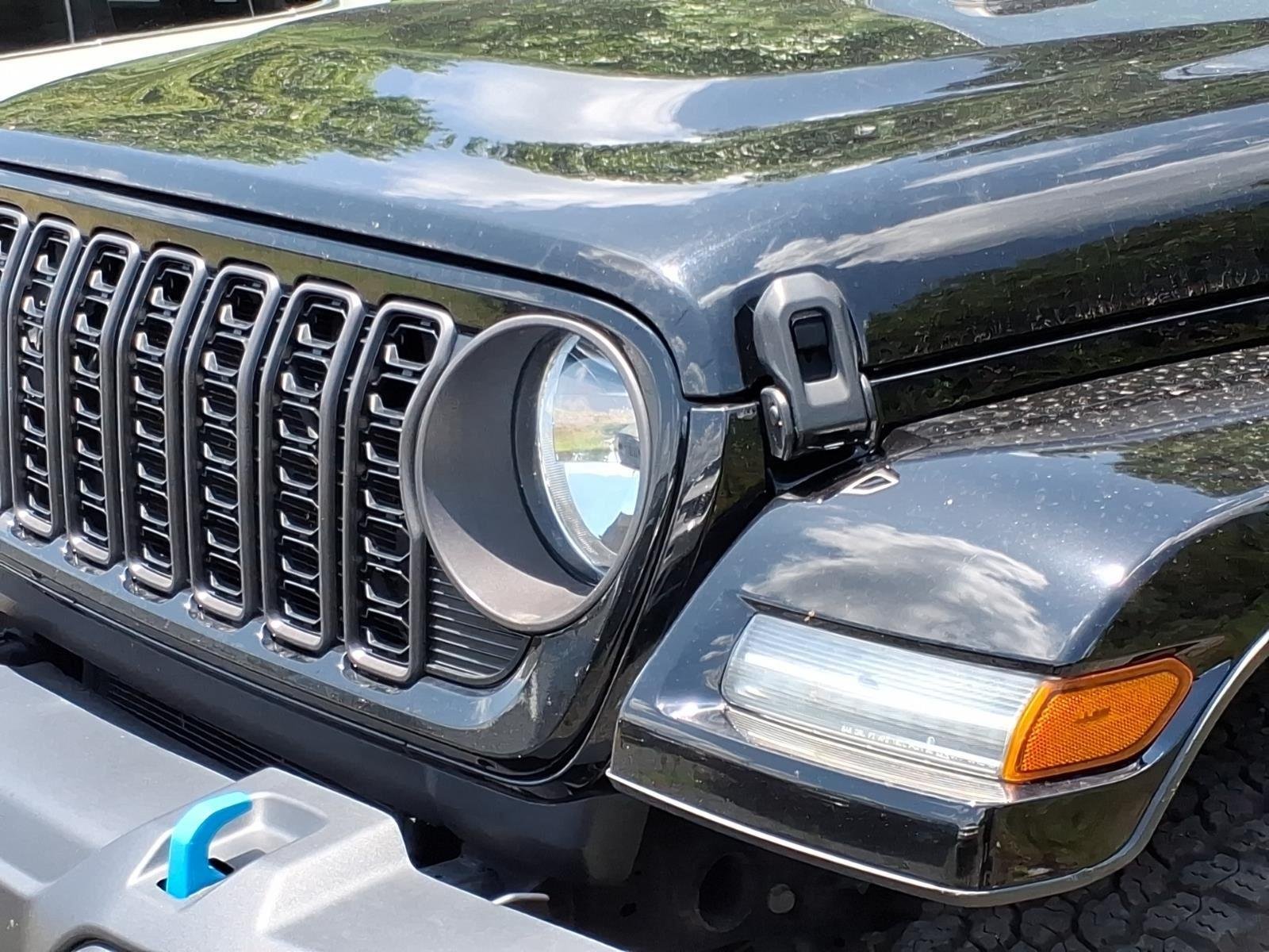 Used 2024 Black Clearcoat Jeep Sport S image 2