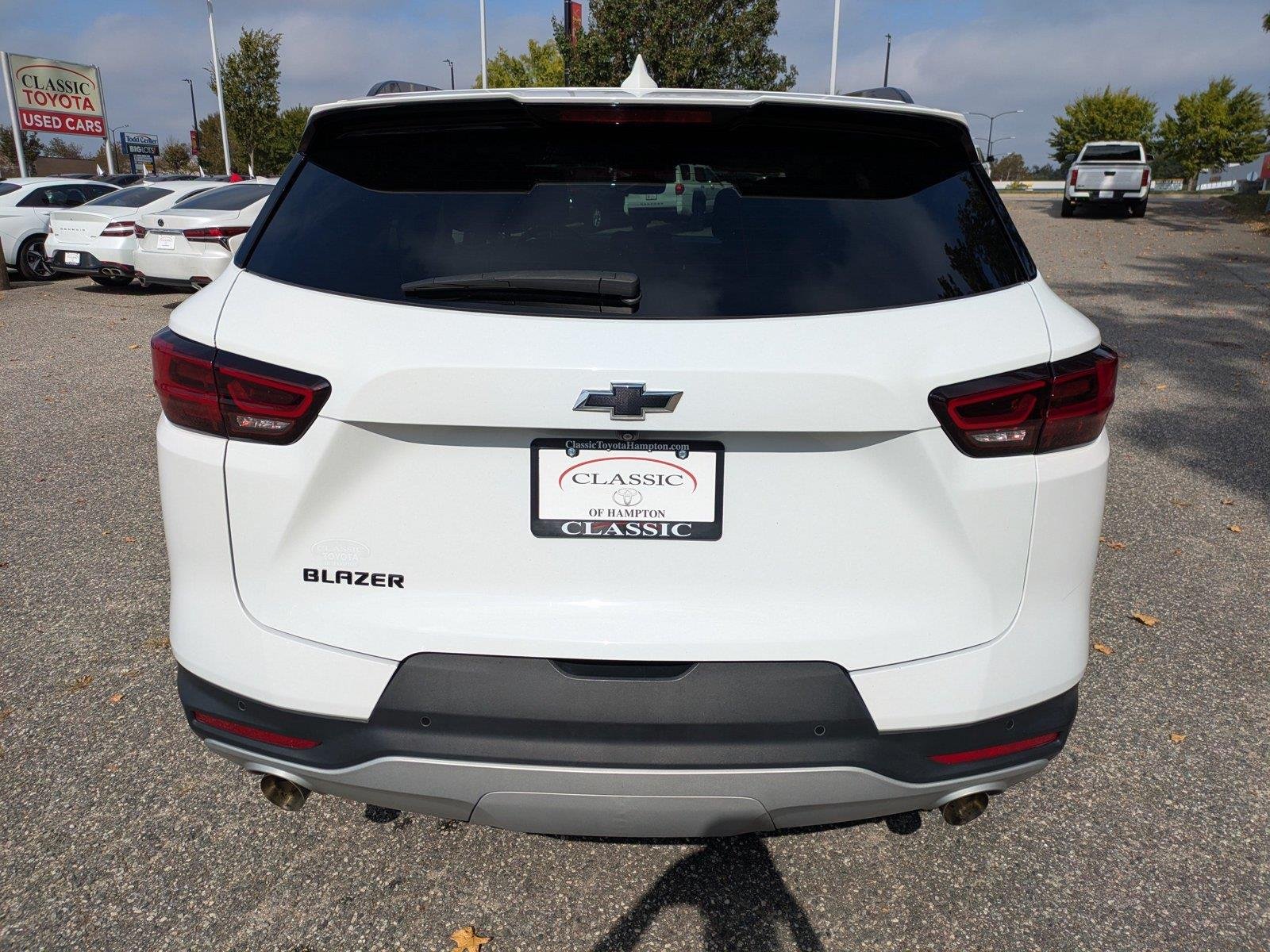 Used 2024 Summit White Chevrolet LT image 5