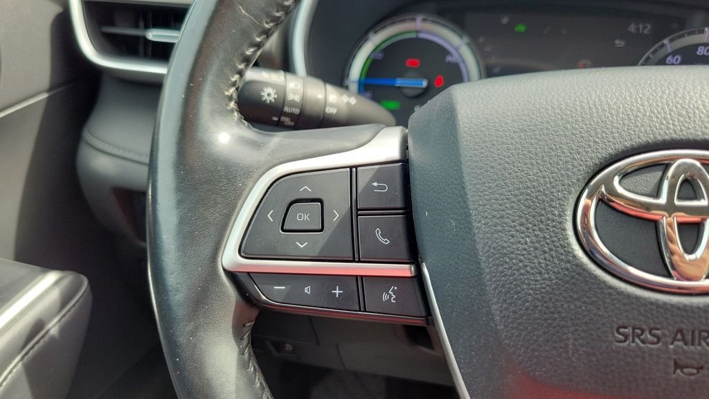 Certified Used 2022 Silver Toyota XLE image 21