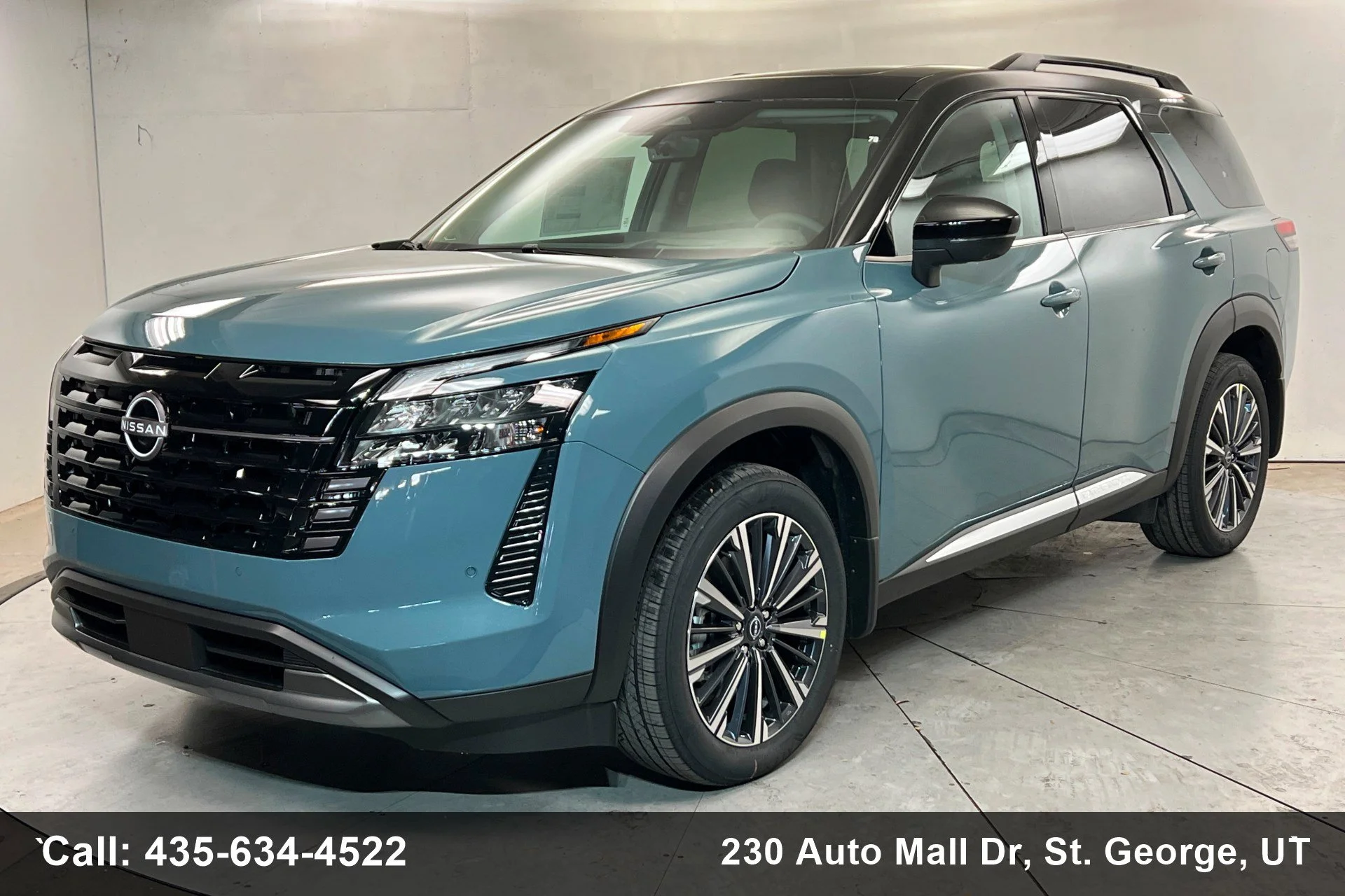 2026 Nissan Pathfinder Platinum 4WD's photo