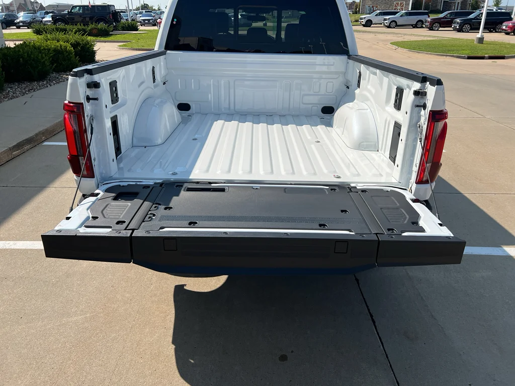 New 2026 Star White Metallic Tri-Coat Ford Platinum® image 6