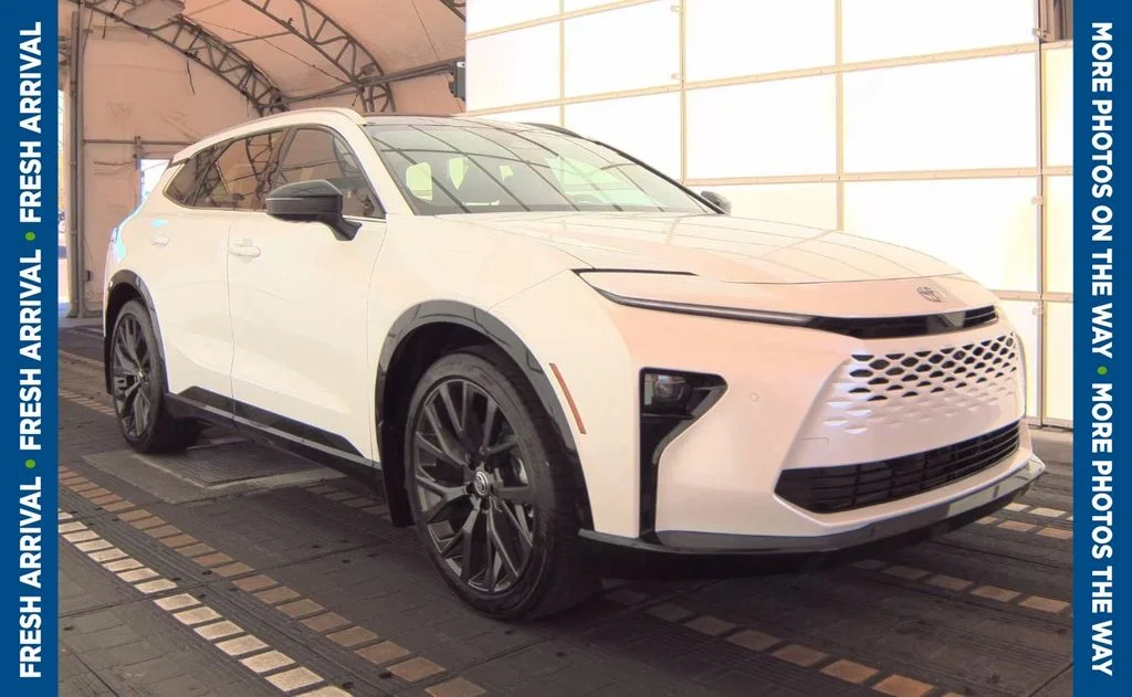Used 2025 White Toyota Limited image 1