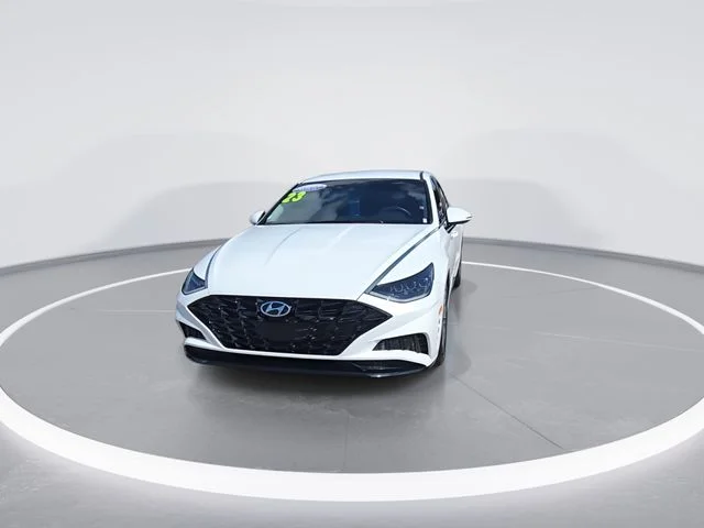 Used 2023 White Hyundai SEL image 3