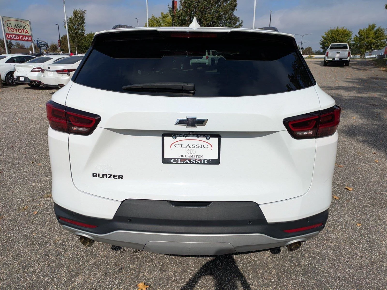 Used 2024 Summit White Chevrolet LT image 5