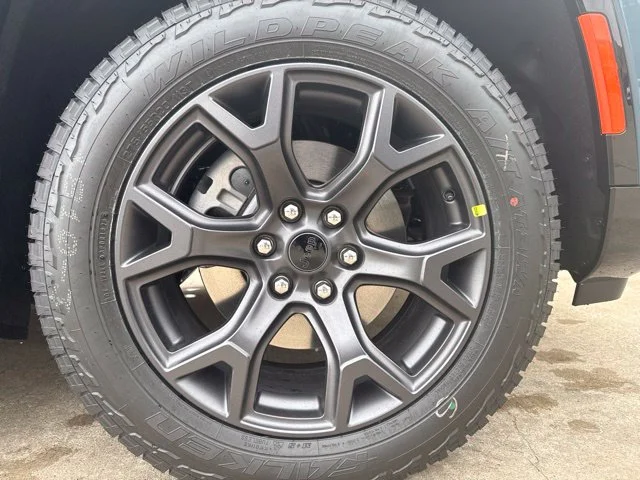 New 2027 Gray Jeep Upland image 4