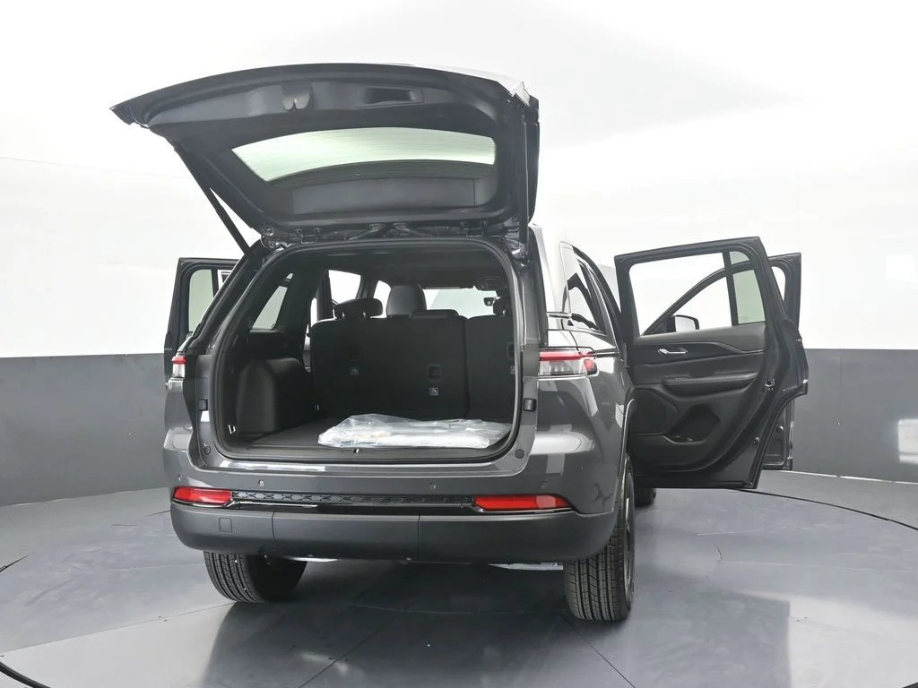 New 2025 Baltic Gray Metallic Clear-Coat Exterior Paint Jeep Altitude X image 66