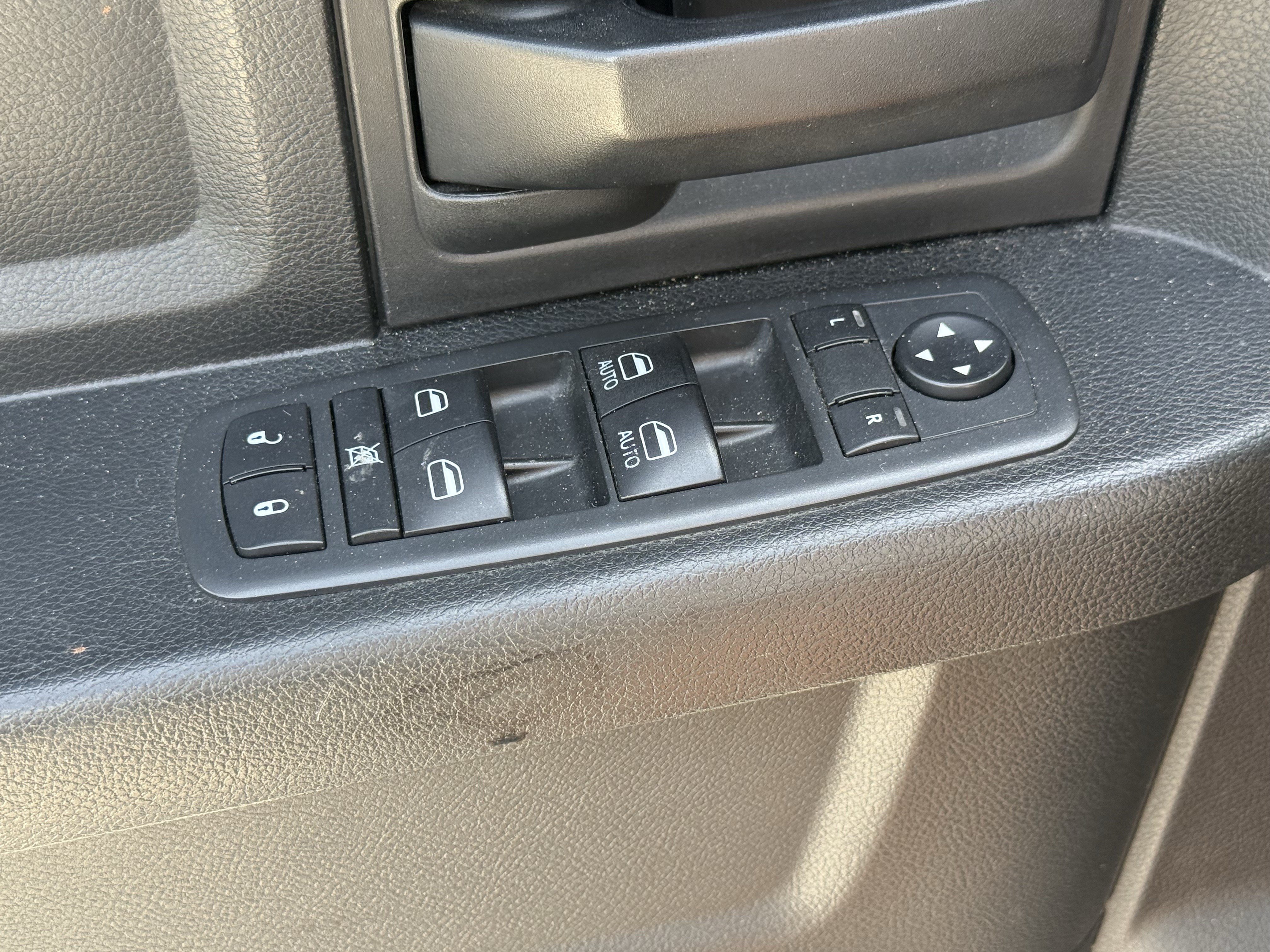 Used 2019 Granite Crystal Metallic Clearcoat Ram Tradesman image 24