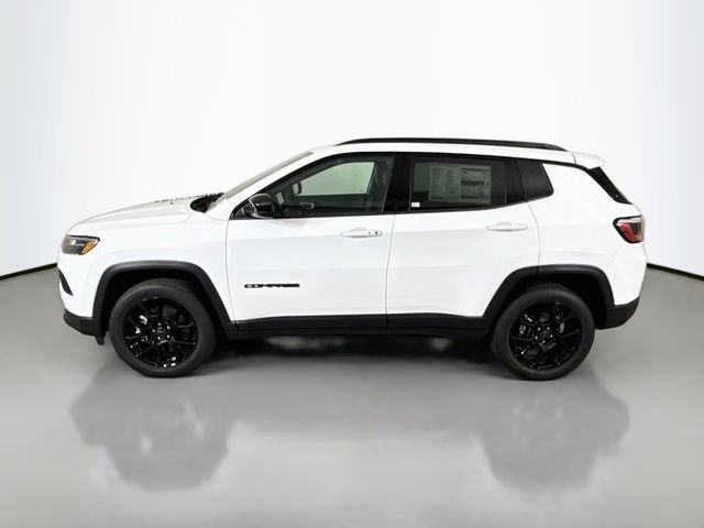 New 2026 Bright White Clearcoat Jeep Latitude image 4