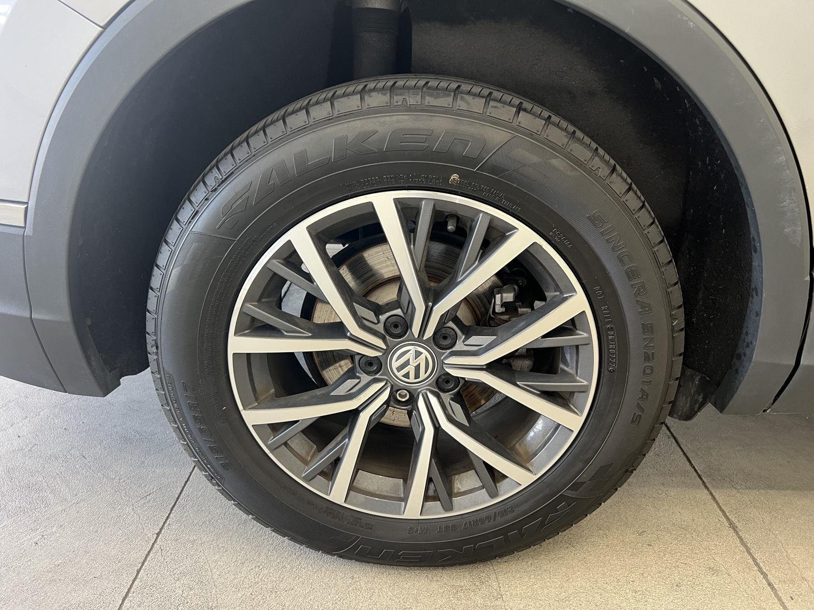 2020 Volkswagen Tiguan SE - Photo 9