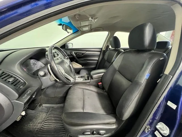 Used 2016 Deep Blue Pearl Nissan 2.5 SR image 11