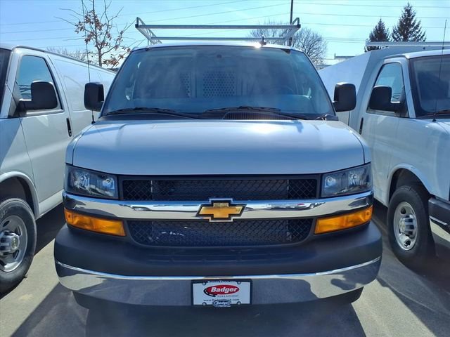 New 2025 Summit White Chevrolet WT image 30