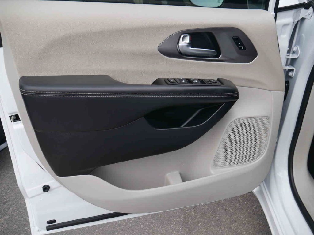 Used 2024 White Chrysler Touring L image 23