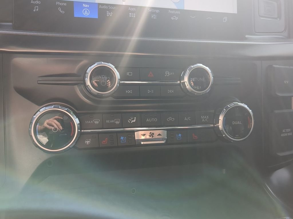Used 2025  Ford Lariat image 25
