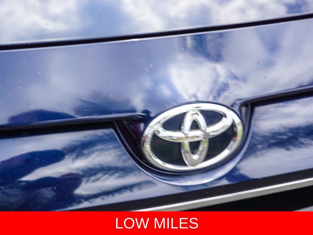 Used 2018 Black Toyota Base image 11