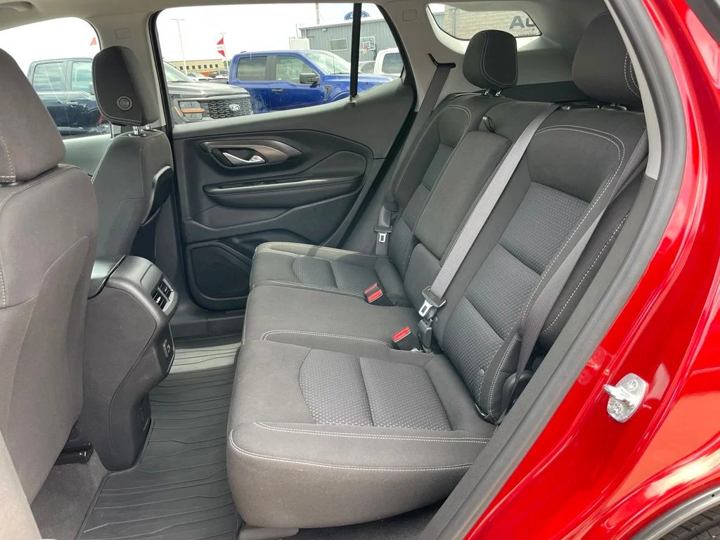 Used 2022 Cayenne Red Tintcoat GMC SLE image 8