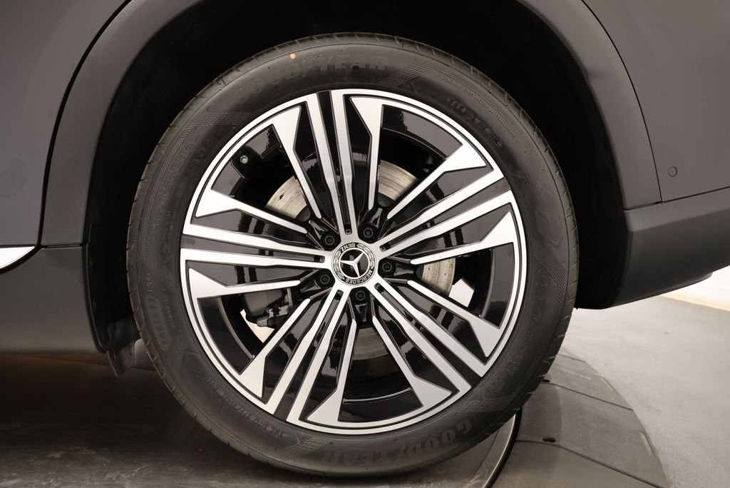 New 2026 Black Mercedes-Benz 400 image 12