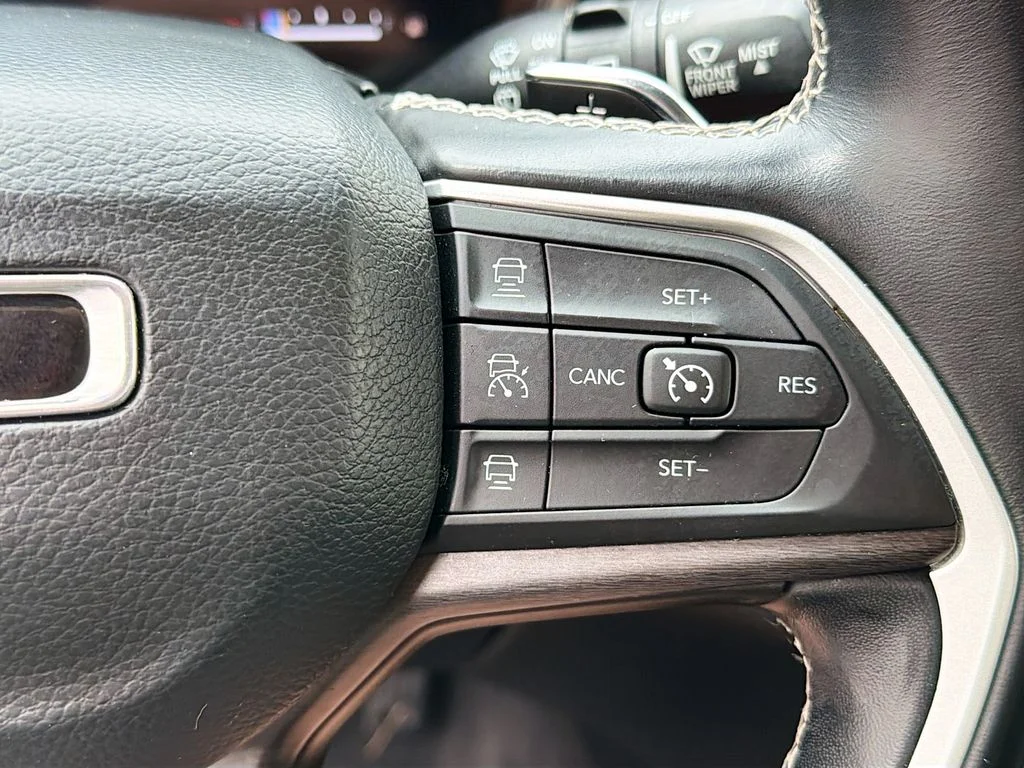 Used 2022 Gray Metallic Jeep Limited image 23