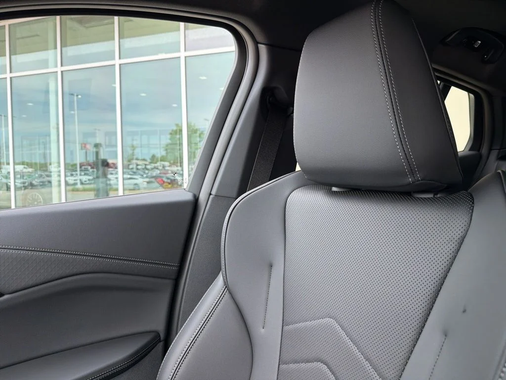 New 2026 Black Sapphire Metallic BMW xDrive28i image 23