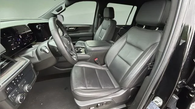 Used 2025 Black Chevrolet Z71 image 17