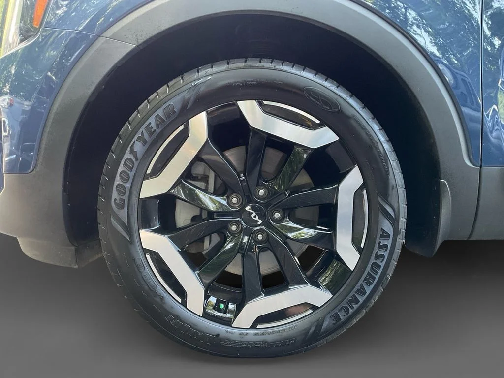 Used 2023 Black Kia EX image 15