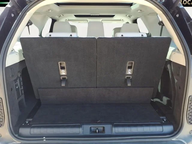 Used 2025  Land Rover S image 29