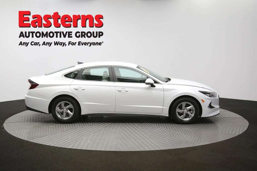 Used 2022 White Hyundai SE image 41