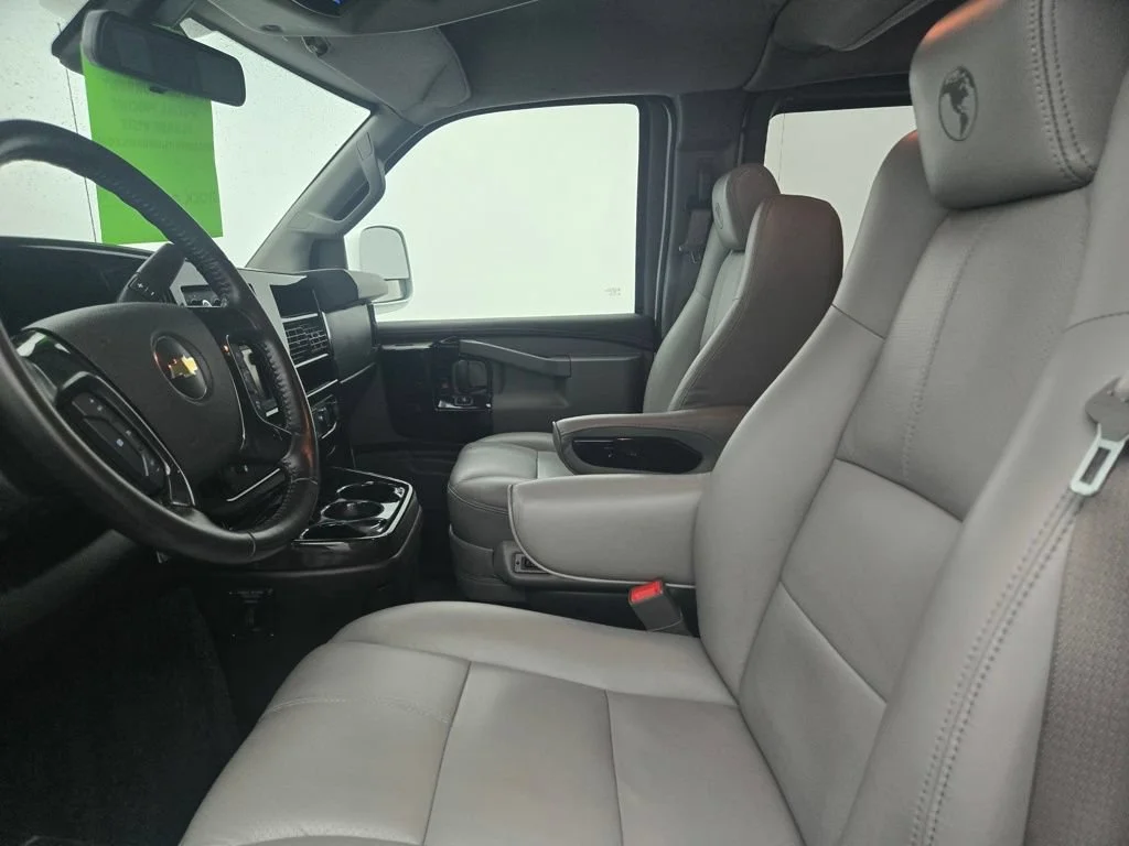 Used 2020 Summit White Chevrolet WT image 17