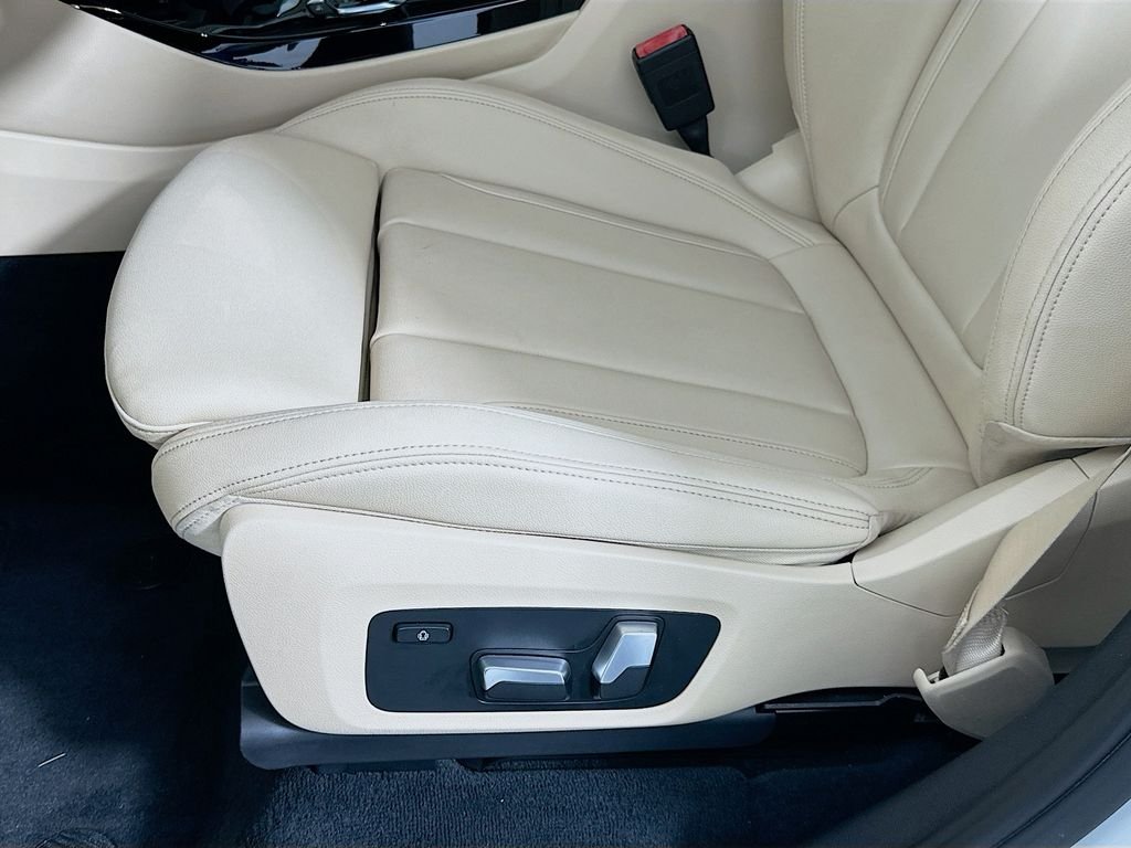 Used 2020 Mineral White Metallic BMW xDrive30i image 20
