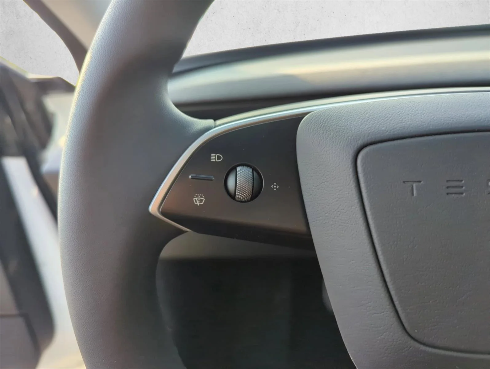Used 2025 White Tesla Standard image 11