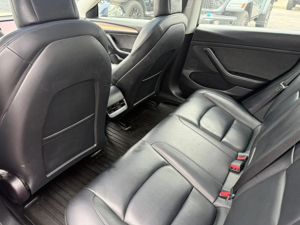 Used 2022  Tesla Base image 19