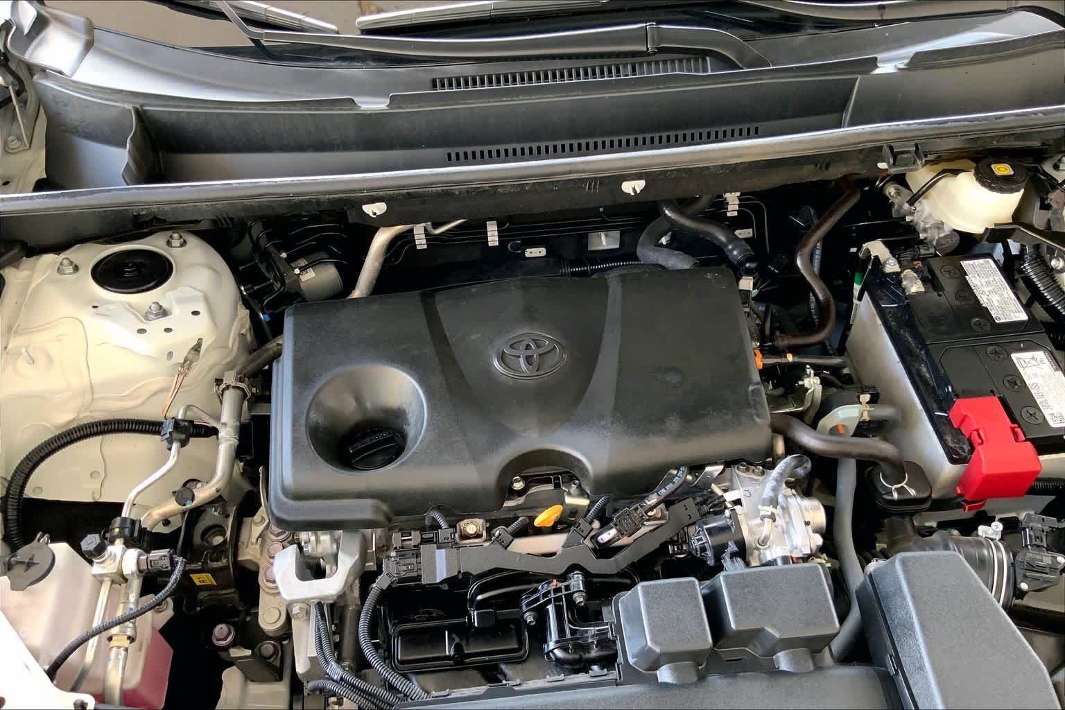 Used 2025 Ice Cap Toyota LE image 31