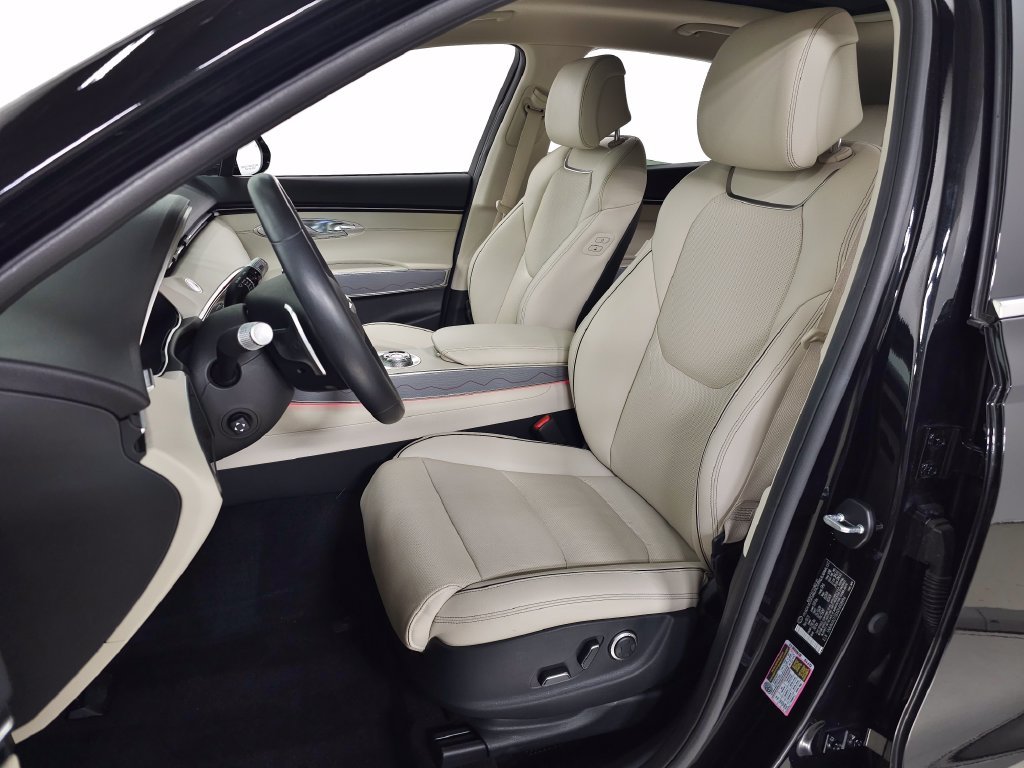 Used 2024 Black Genesis 2.5T Advanced image 16