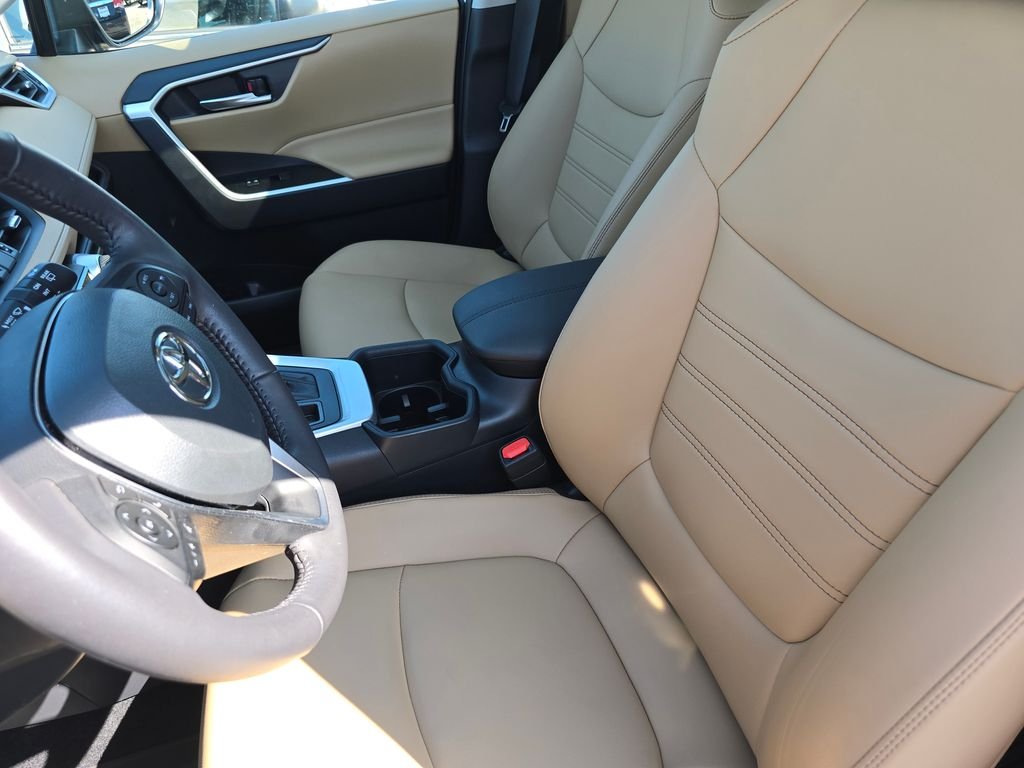 Used 2025 Beige Toyota XLE Premium image 18
