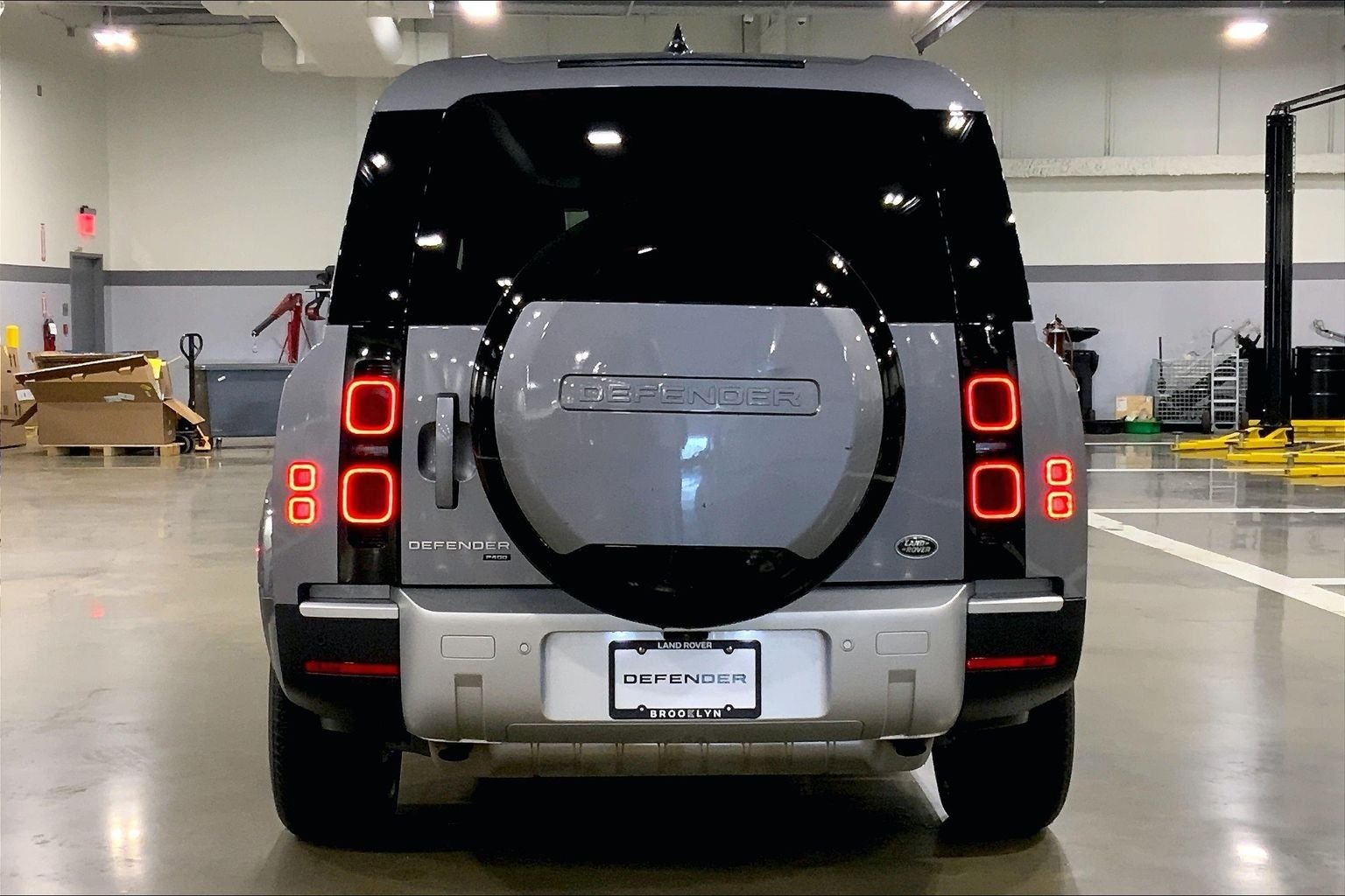 Used 2023 Eiger Gray Metallic Land Rover SE image 4