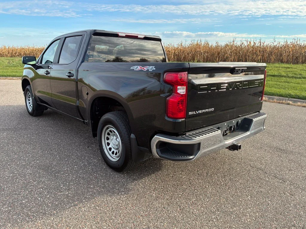 Used 2022 Black Chevrolet LT image 6