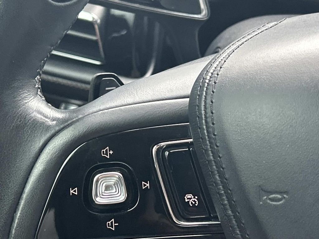 Used 2021 White Lincoln Reserve image 31
