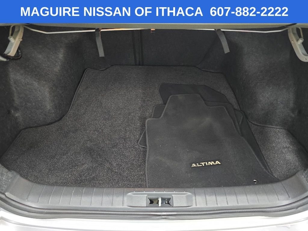 Used 2016 Silver Nissan 2.5 S image 11