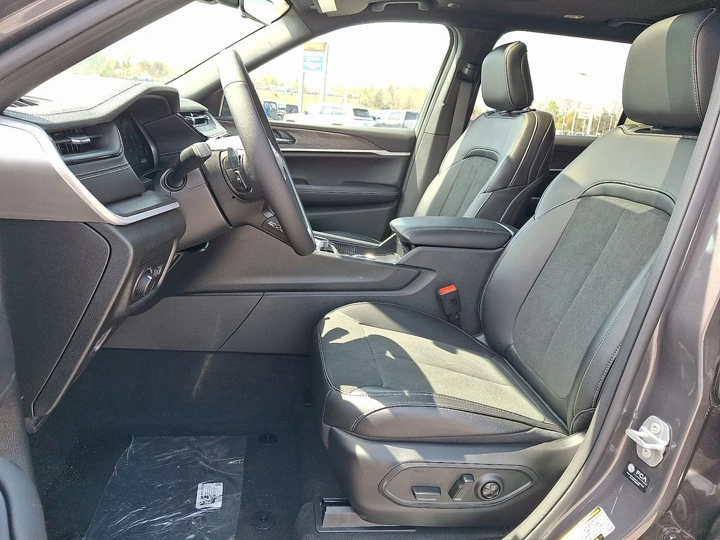 New 2026 Gray Jeep Altitude image 10